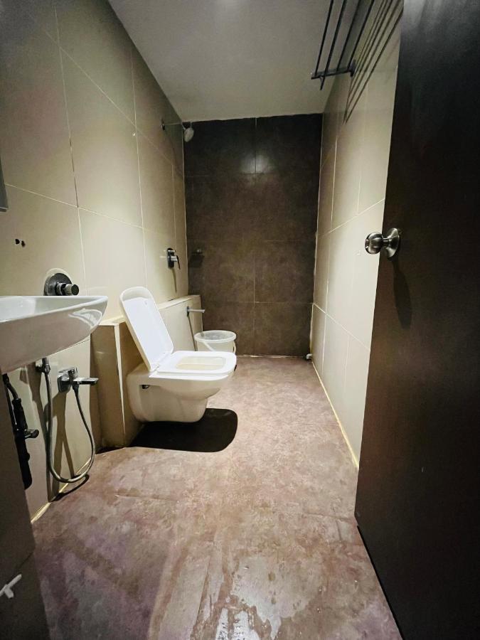 Hotel Nova Vesu Surat Eksteriør billede